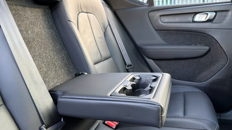 Volvo XC40 2.0 B3P Ultra Dark 5dr Auto Petrol Estate